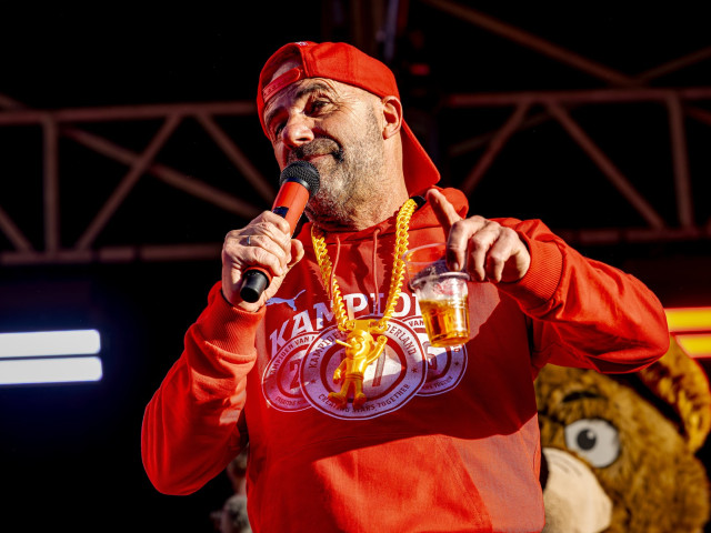 Bere și trabucuri: Antrenorul lui Man, show după titlul PSV!