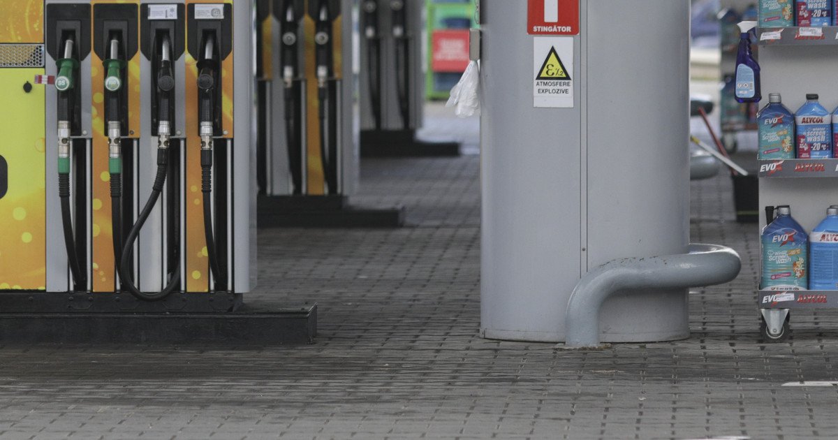 Guvernul ia în calcul reducerea taxelor la carburanți pentru a contracara criza energetică București – Discuțiile din Guvern se axează pe reducerea accizelor și a TVA-ului la combustibili, ca răspuns la criza energetică generată de războiul din Iran