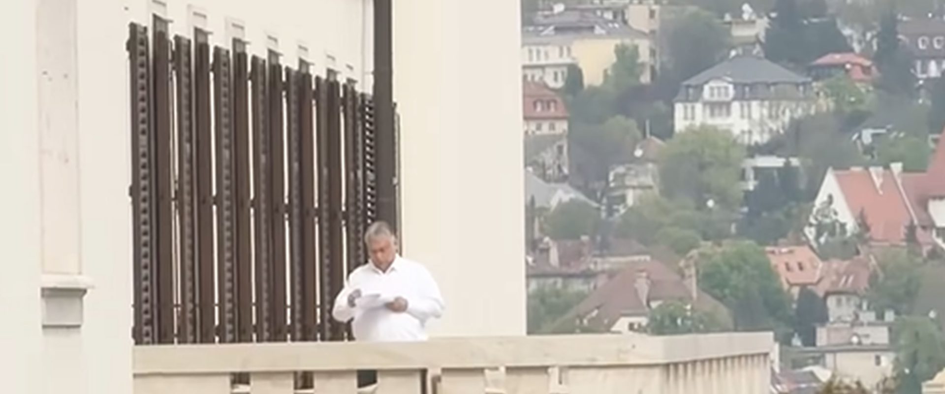 Orban, surprins pe balcon: Peter Magyar, martor la un moment neașteptat VIDEO