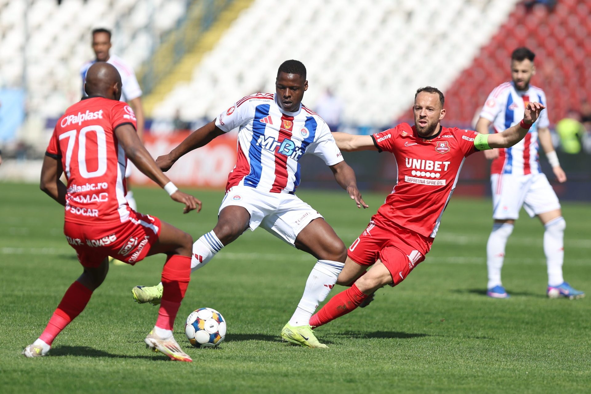 Oțelul Galați învinge Hermannstadt și urcă în clasament Galați, România – Oțelul Galați a învins echipa FC Hermannstadt cu scorul de 2-0, într-un meci disputat în cadrul play-out-ului