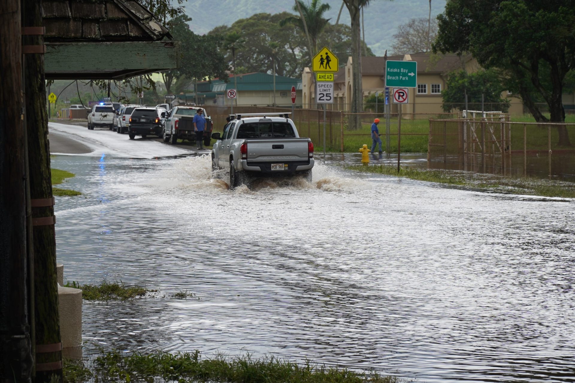 HONOLULU — Orașul HONOLULU se pregătește pentru o potențială a treia furtună puternică, un „Kona low”, care ar putea lovi insula Oʻahu spre sfârșitul acestei săptămâni