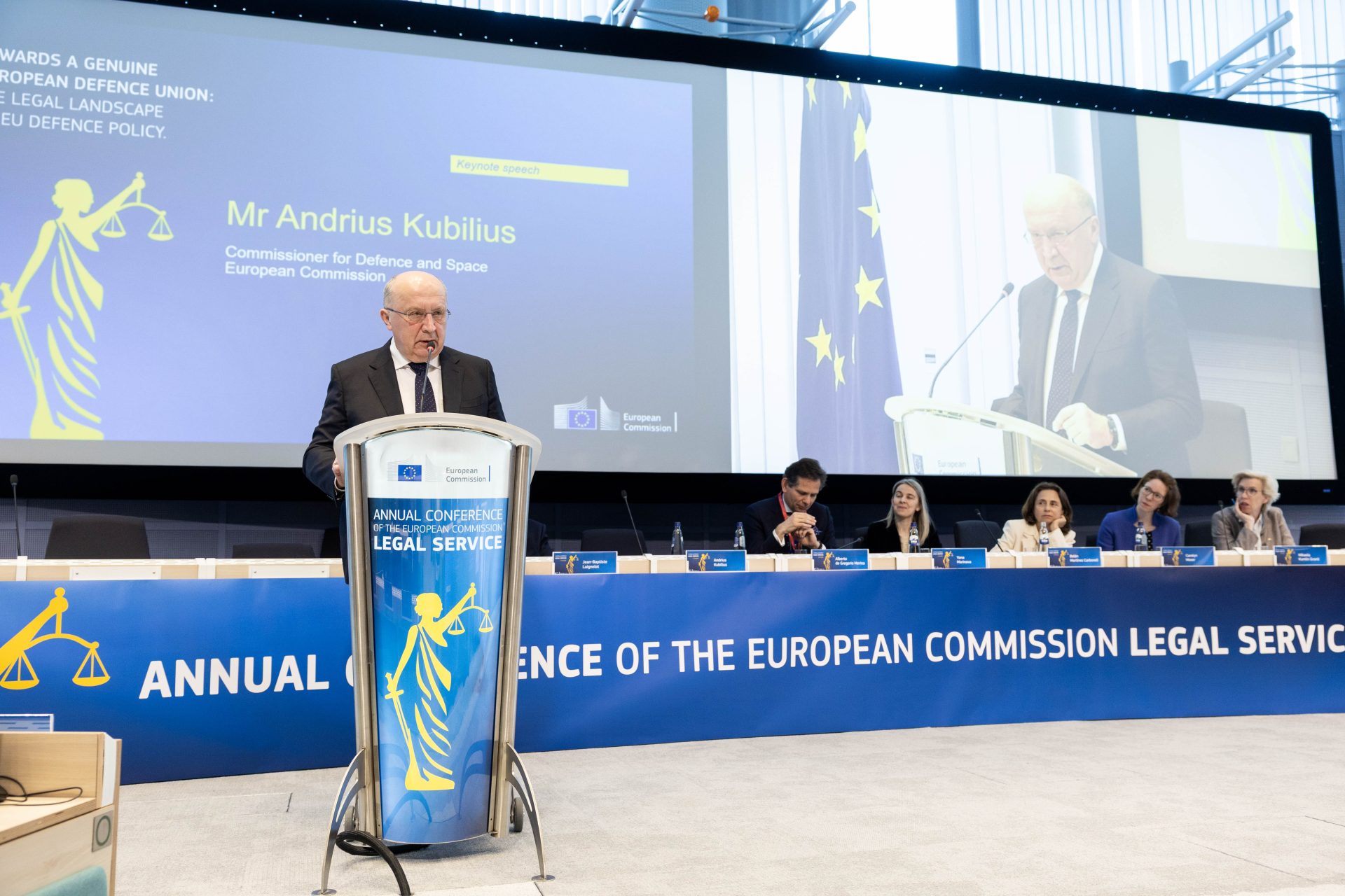 Kubilius pune la îndoială apărarea UE: Tratele, ineficiente?