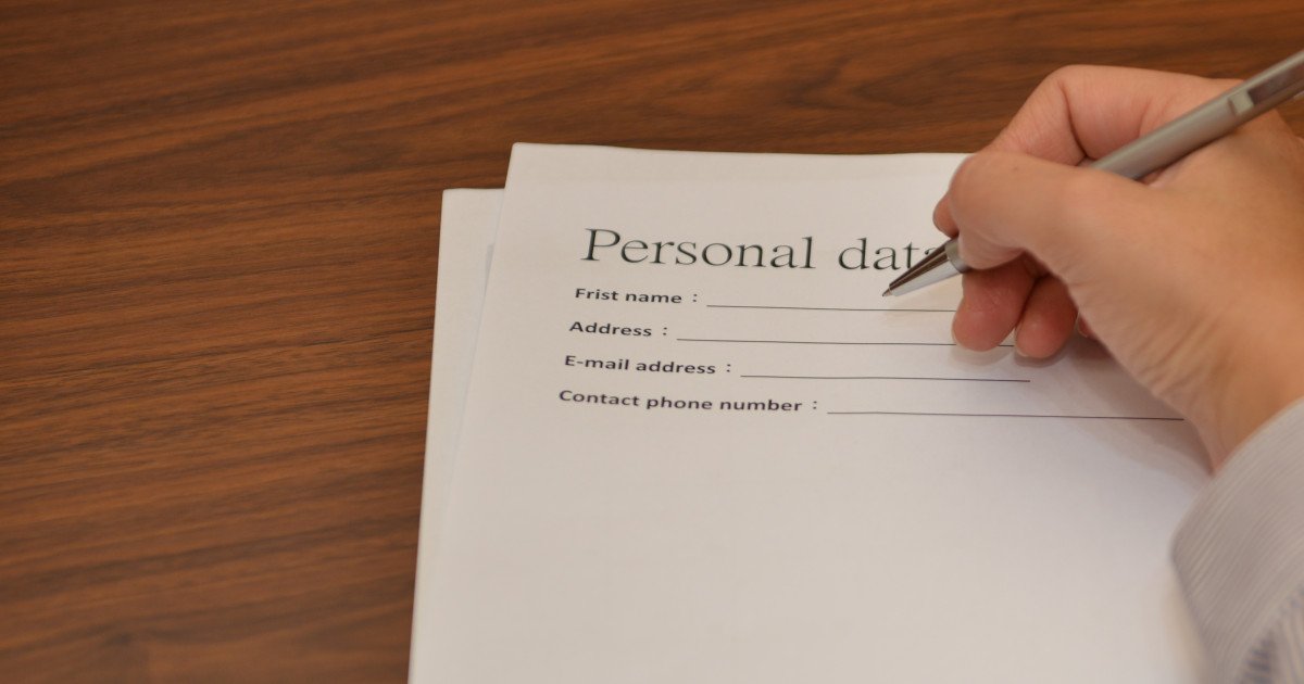 Nume și prenume: Greșeala banală pe care o fac mulți români online