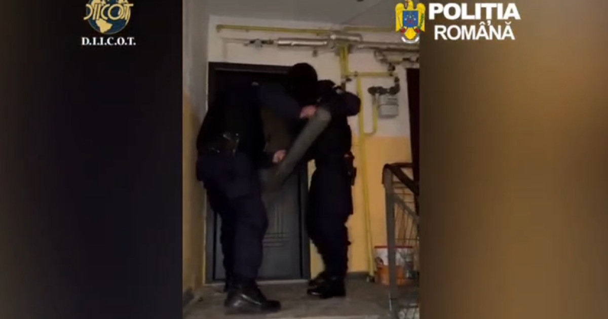 Percheziții-ȘOC într-o rețea de traficanți: Droguri la elevi, reduceri pentru fidelizare