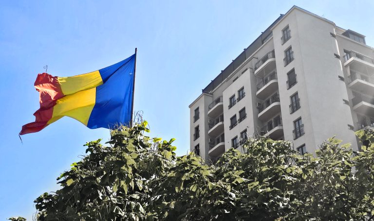 Piața imobiliară încetinește puternic, dar prețurile rezistă: Ce spun datele