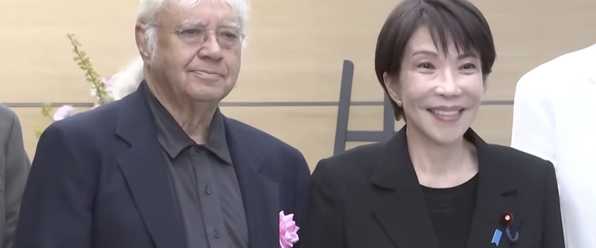 Ceartă cu soțul, show total: Cânt la tobe și blestem pe „Burn”!