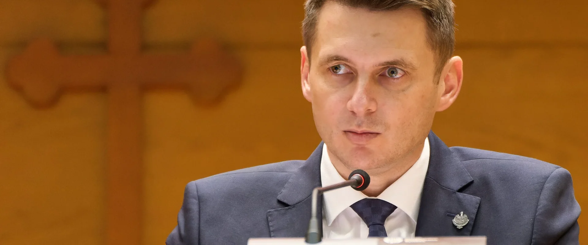 Abrudean: Guvernul minoritar, un pericol major pentru România