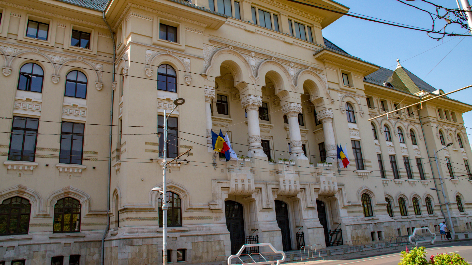 Panouri anti-cezariană în București: Primarul le dă jos