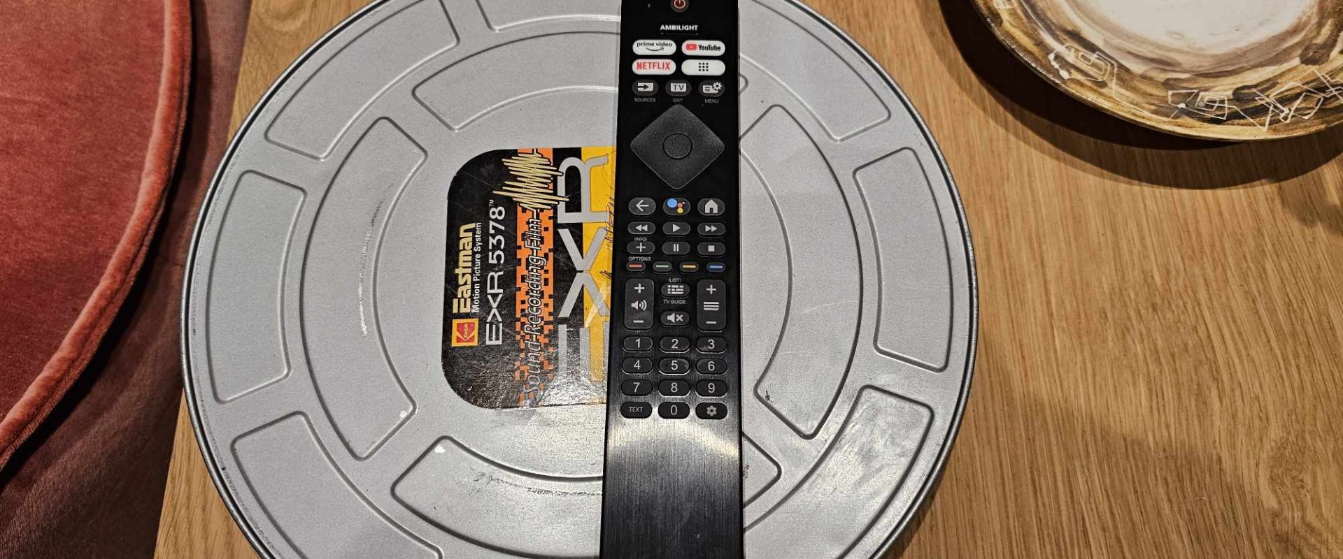 Actualizarea sistemului de operare este crucială pentru funcționarea optimă a unui Smart TV, aducând îmbunătățiri de performanță, securitate sporită și compatibilitate cu aplicațiile