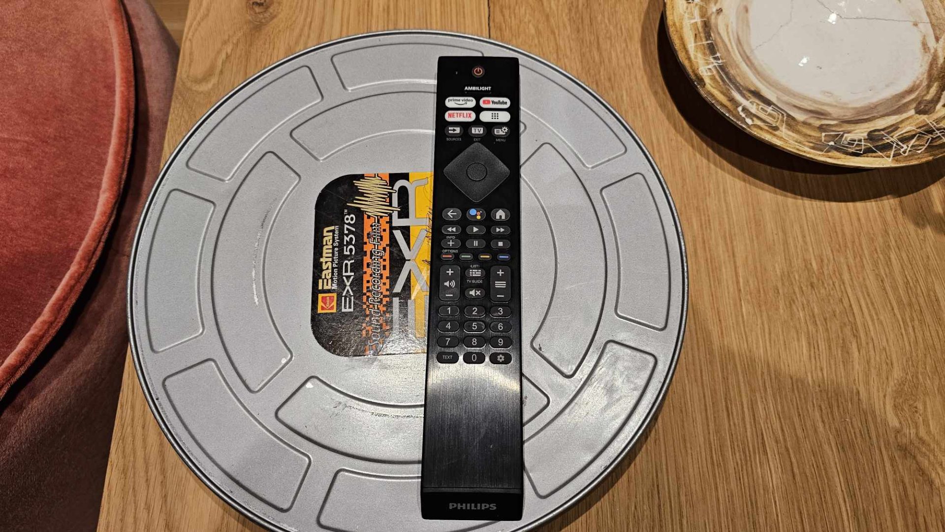 Actualizarea sistemului de operare este crucială pentru funcționarea optimă a unui Smart TV, aducând îmbunătățiri de performanță, securitate sporită și compatibilitate cu aplicațiile