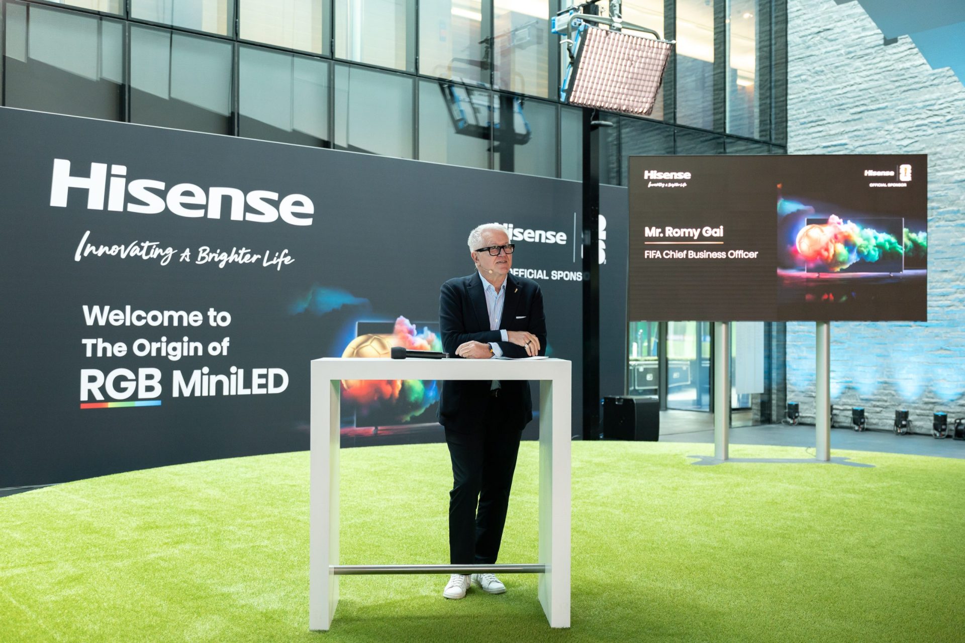 Hisense dă lovitura: Lansări MiniLED la Cartierul FIFA, pentru Cupa Mondială 2026