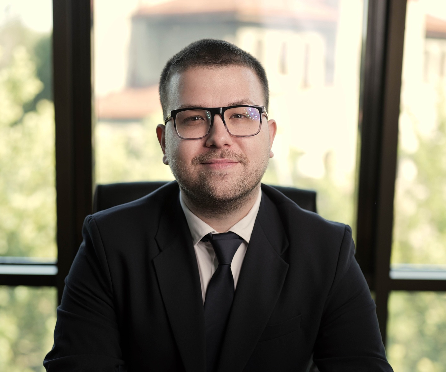 Aurul, refugiu sigur în vremuri de criză? Opinii pro și contra