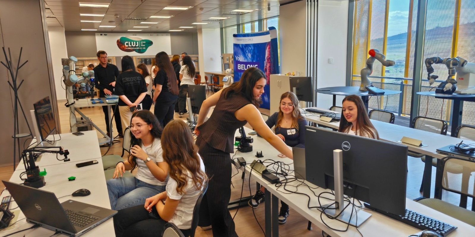 Cluj și Sălaj: 120 de eleve, pasionate de tehnologie, în programul ADR Nord-Vest