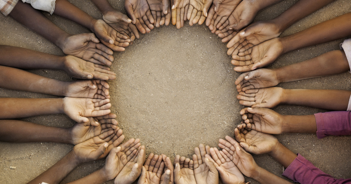 Lecție de altruism: Povestea românilor care au grijă de copiii orfani din Tanzania. „În fiecare casă, am angajat un cuplu de părinți”