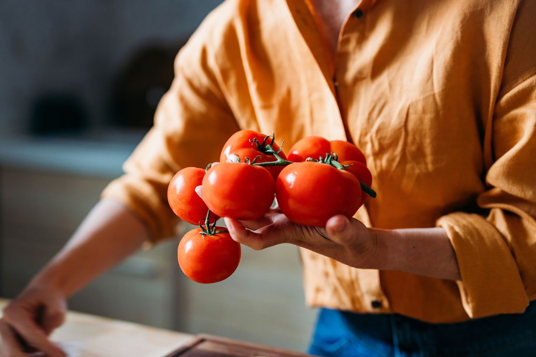 Roșiile românești au explodat la preț: De ce costă o avere Primele roșii românești au apărut deja în piețe, dar prețurile sunt, deocamdată, piperate