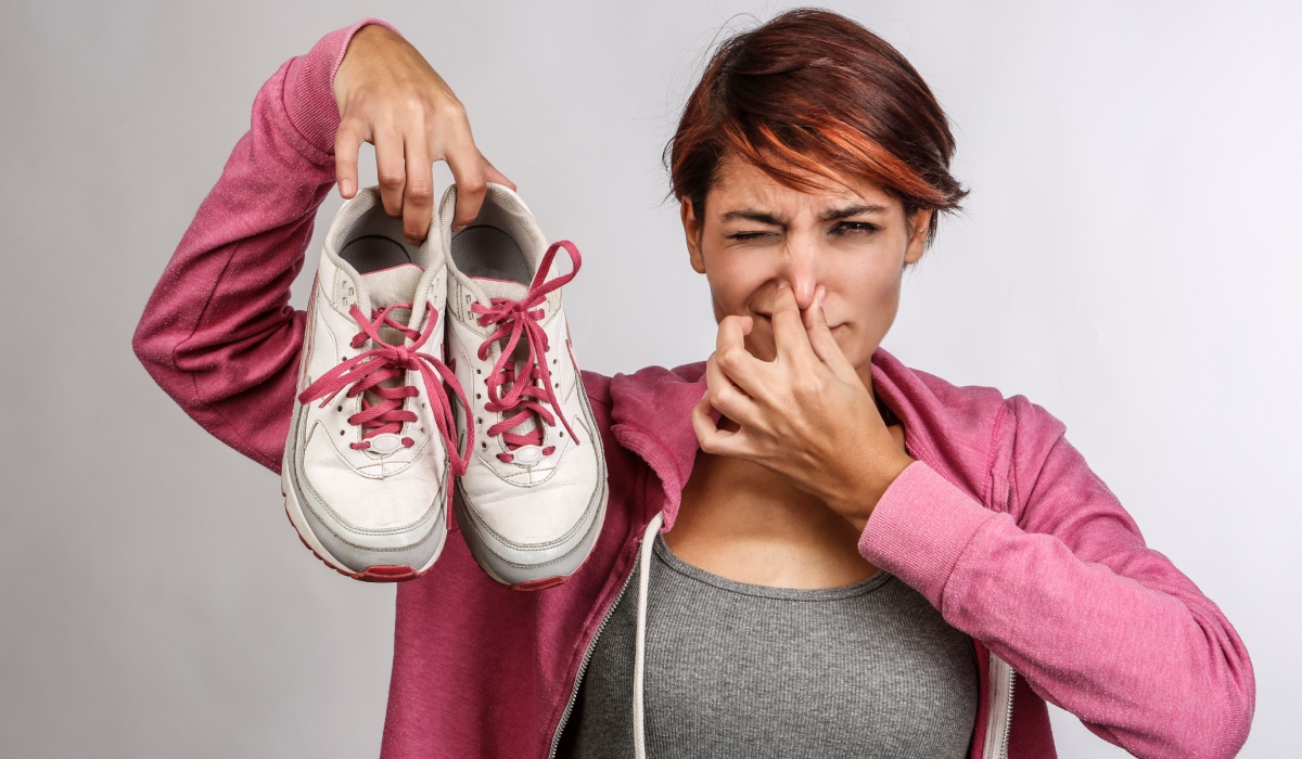 Scapă de mirosul din pantofi: Truc simplu, cu doar 2 ingrediente