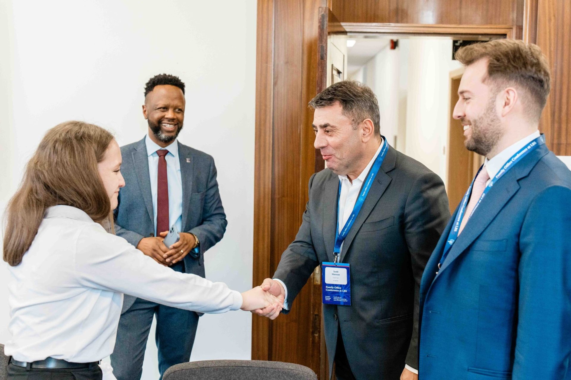 Compania E-INFRA își extinde programul de burse pentru studenții români la prestigioasa London Business School, consolidând astfel un parteneriat important cu instituția de învățământ