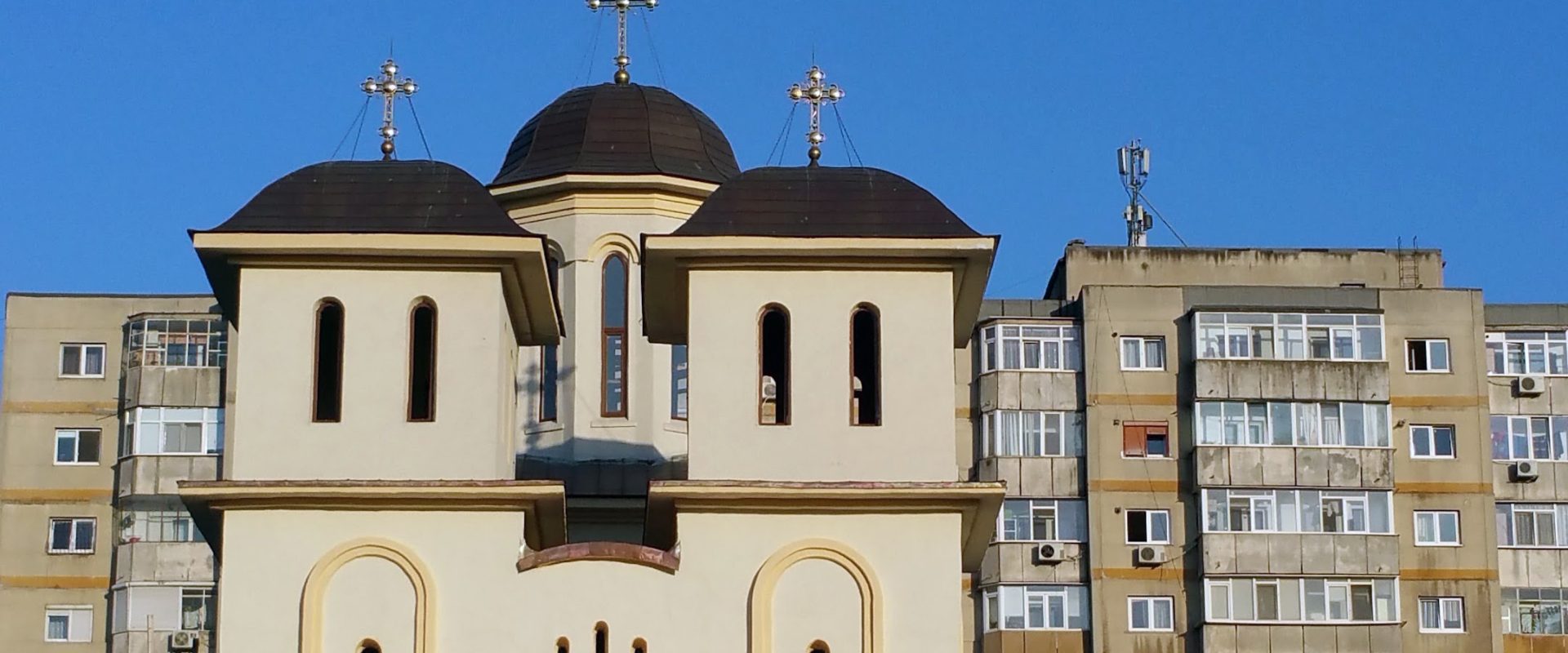 Chirii mai mari pentru locuințele de stat: Cât vor plăti românii Guvernul a aprobat majorarea chiriilor pentru locuințele de stat, măsură care va afecta sute de chiriași din țară