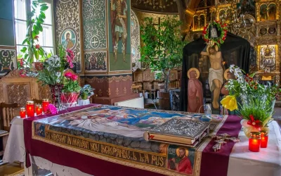 Misterul Vinerii Mari: De ce se trece pe sub masă în tradiția românească?