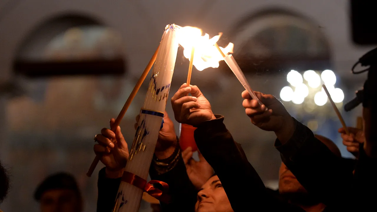 Sfânta Lumină ajunge în România: o misiune diplomatică și logistică de amploare Sfânta Lumină va ajunge în România, sâmbătă, printr-o cursă aeriană specială, organizată cu sprijin diplomatic