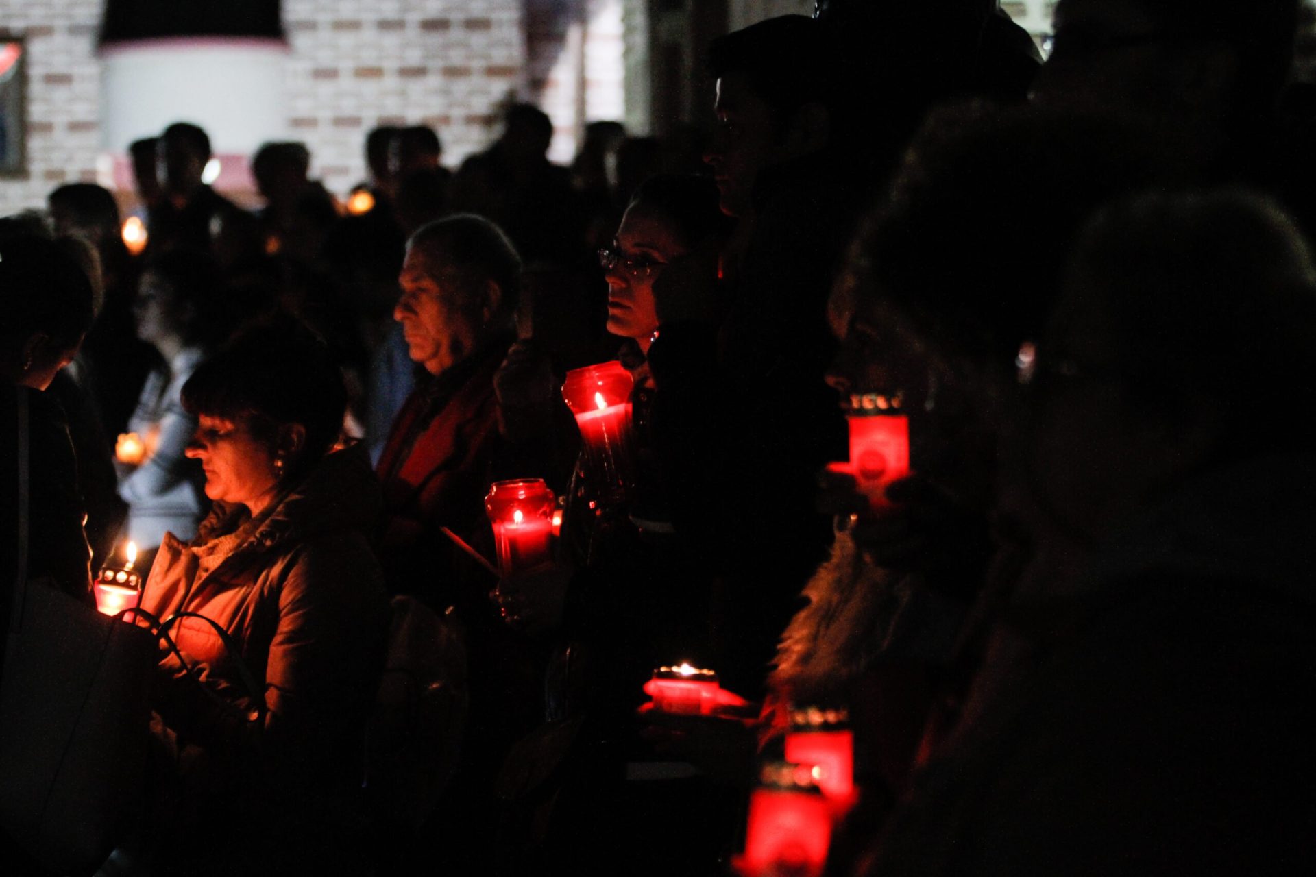 Câți români merg la slujba de Înviere? Sondaj după Paște