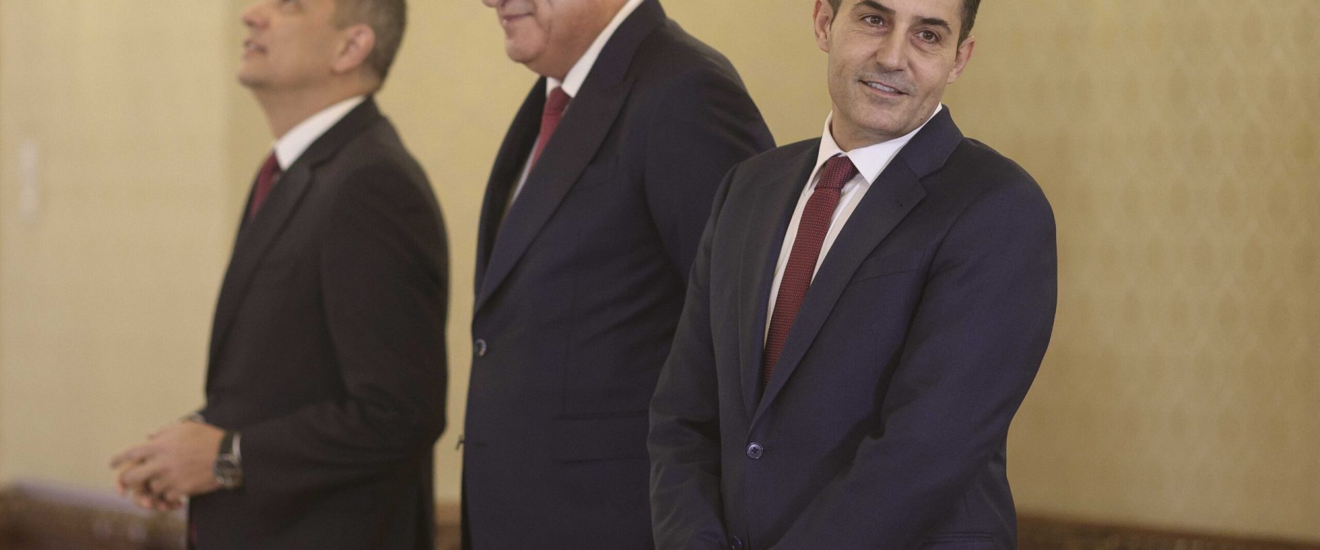 Grindeanu, în stenograme: Bolojan, la racolat parlamentari. Olguța: Avem sânge