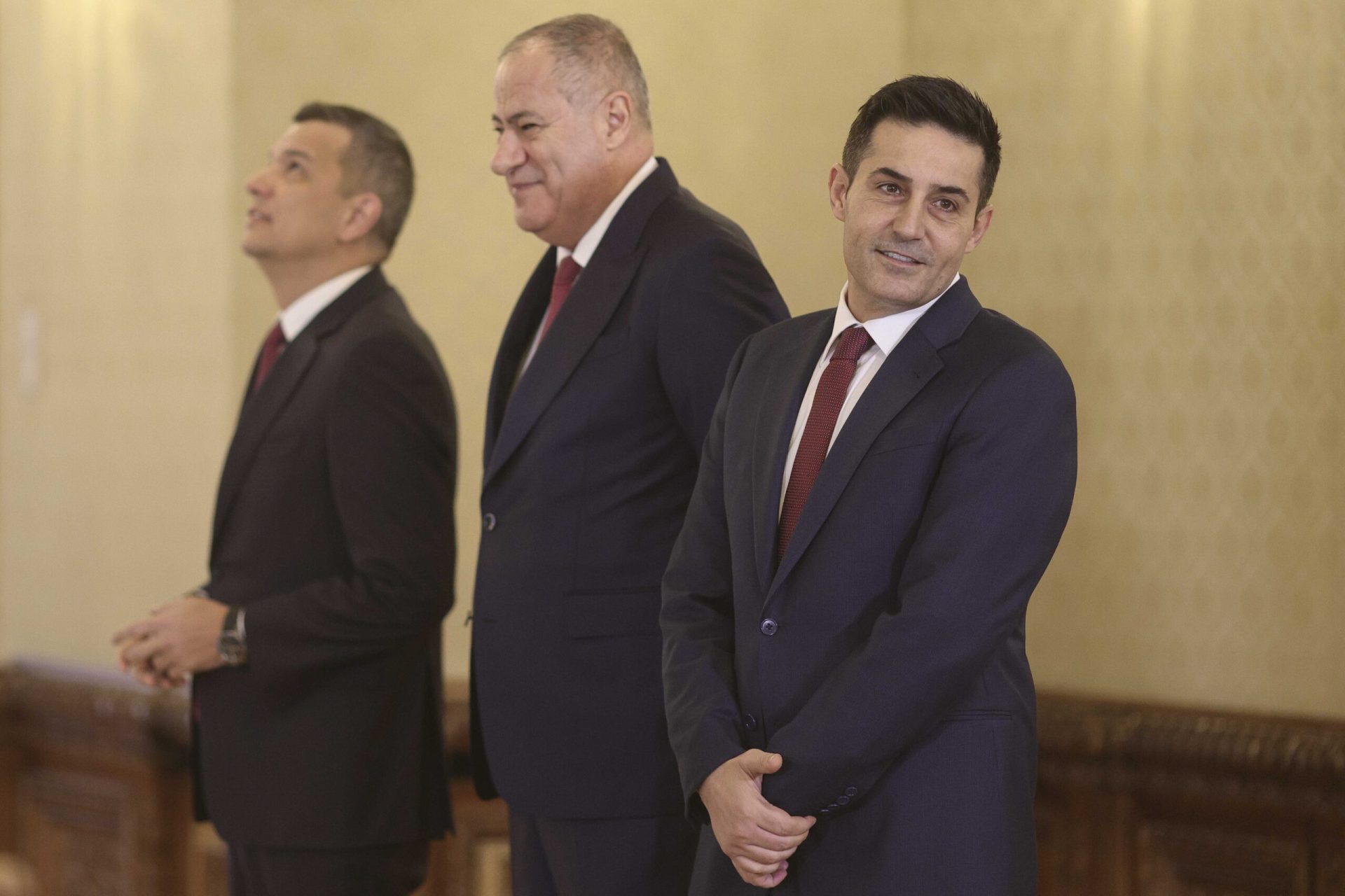 Grindeanu, în stenograme: Bolojan, la racolat parlamentari. Olguța: Avem sânge