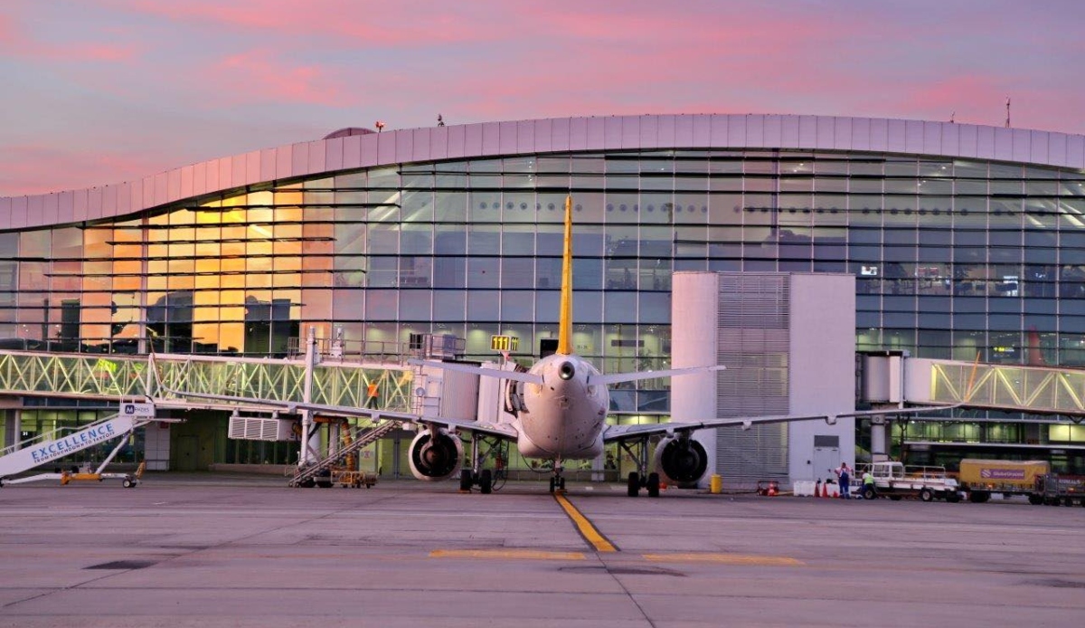 Șapte stații ultra-rapide pentru electrice, la aeroportul Otopeni, din vară