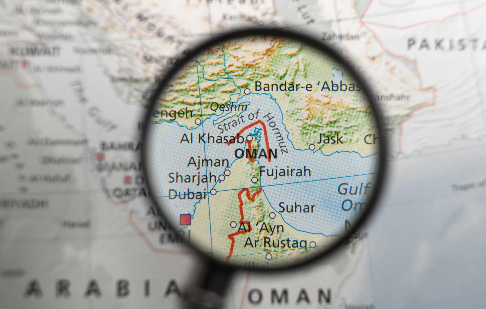 Avertisment: Mesaje frauduloase promit tranzit sigur prin Strâmtoarea Ormuz pentru criptomonede