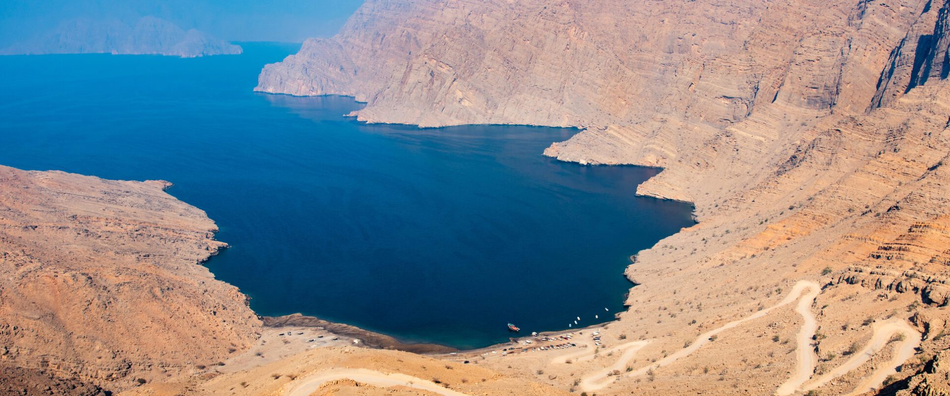 Iranul închide Strâmtoarea Ormuz, acuzând SUA de încălcarea armistițiului