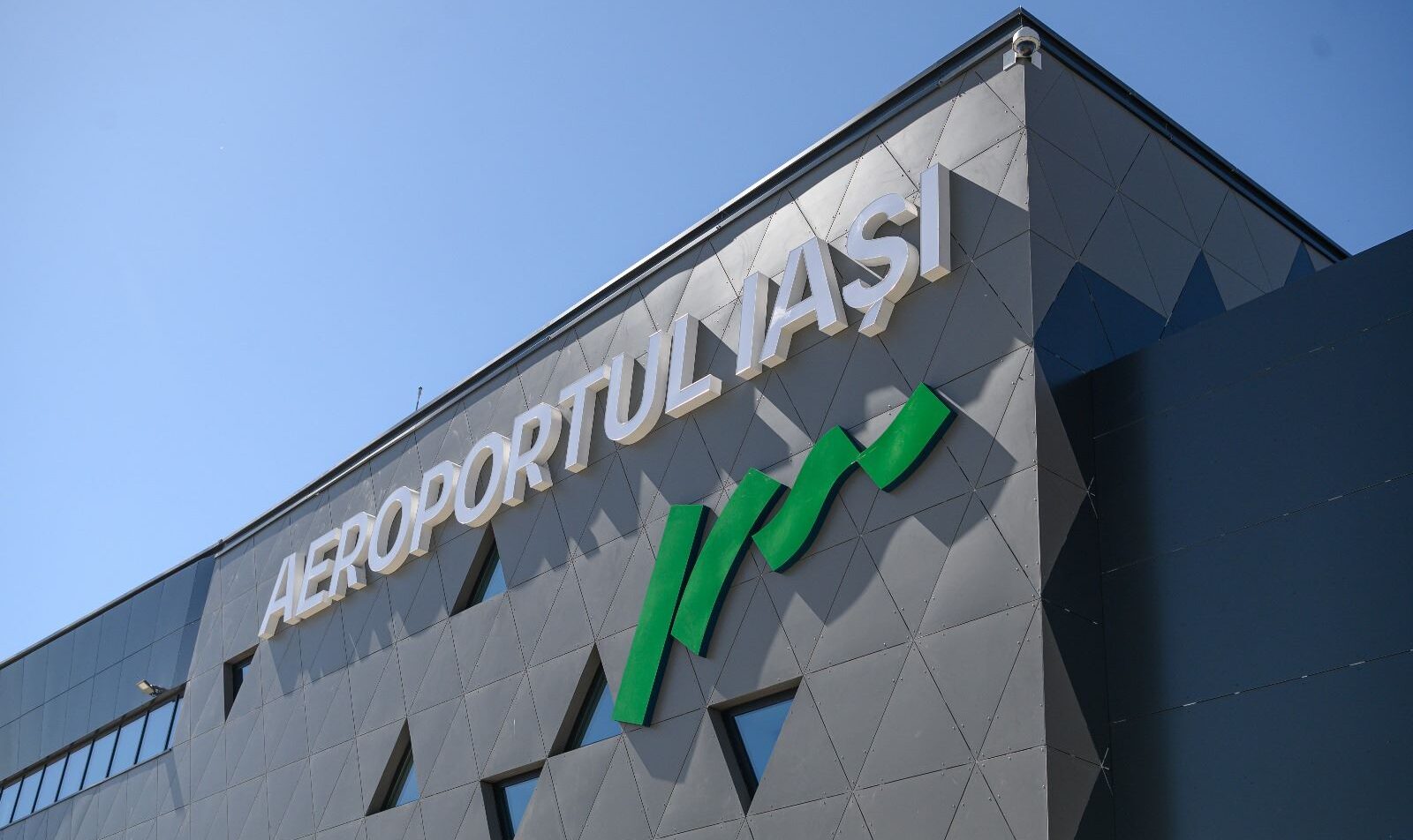 Începe selecția pentru conducerea aeroportului din Iași