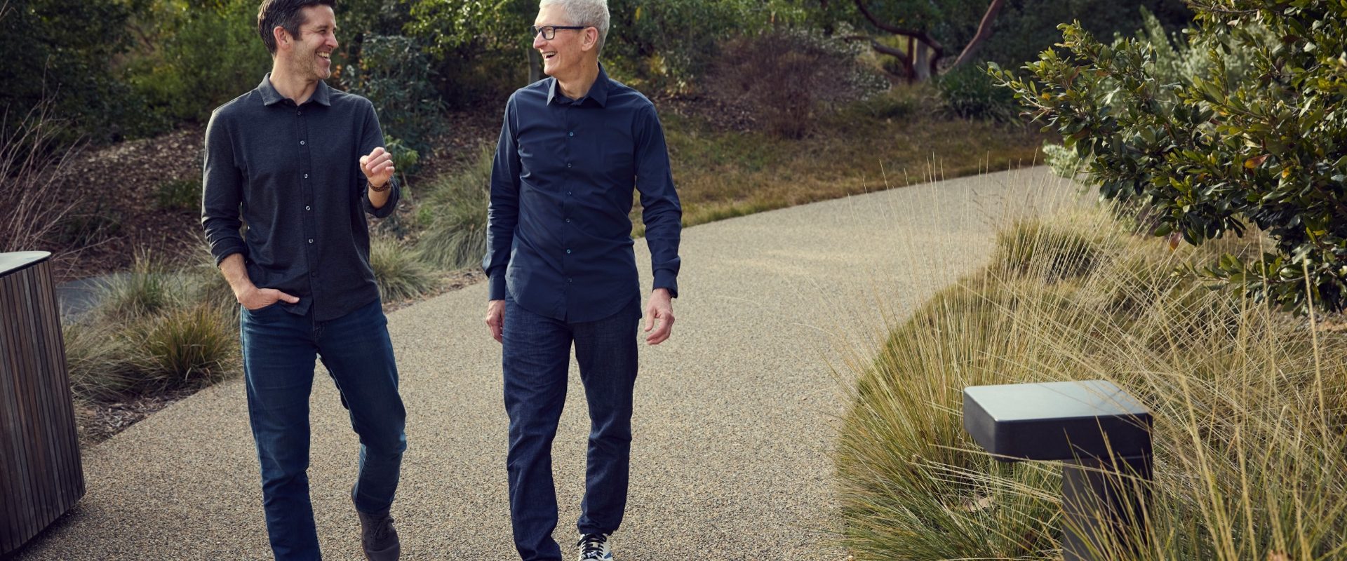 Ternus, noul CEO Apple: Tim Cook, promovat președinte
