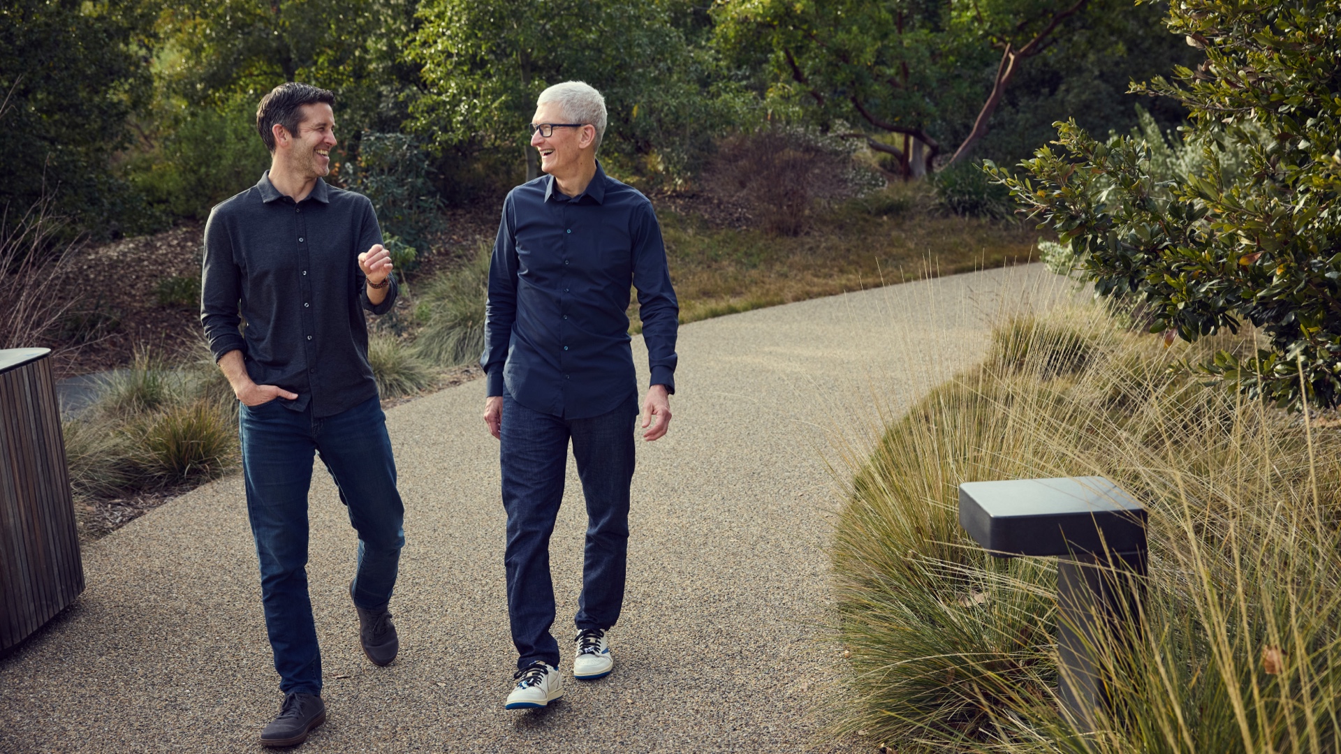 Ternus, noul CEO Apple: Tim Cook, promovat președinte