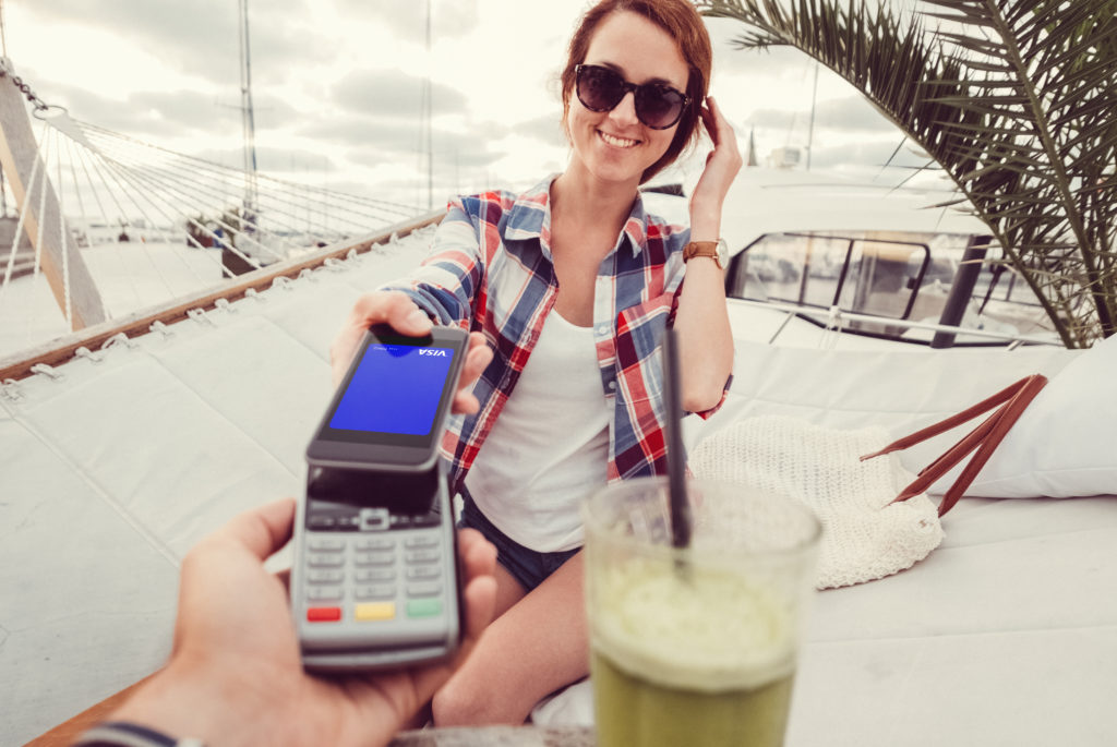 Visa deschide calea cumpărăturilor bazate pe AI pentru firmele din întreaga lume