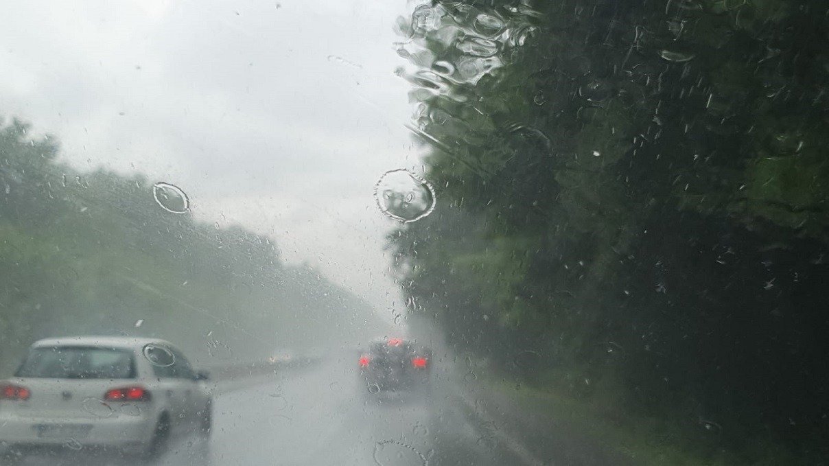 ANM: Vremea se schimbă radical – vine vânt puternic, ploi și ninsori Administrația Națională de Meteorologie (ANM) a emis o informare meteorologică de intensificări ale vântului, ploi și ninsori, valabilă de joi dimineața până sâmbătă seara