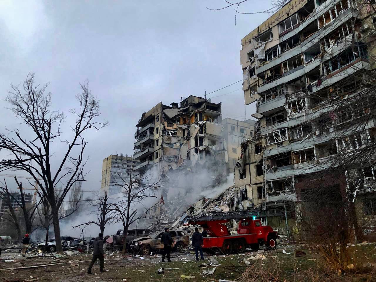 Atacuri aeriene ruși în dnipro: Doi morți Cel puțin două persoane au fost ucise și alte trei rănite în urma unor atacuri aeriene rusești asupra unor districte din regiunea Dnipro, în estul Ucrainei