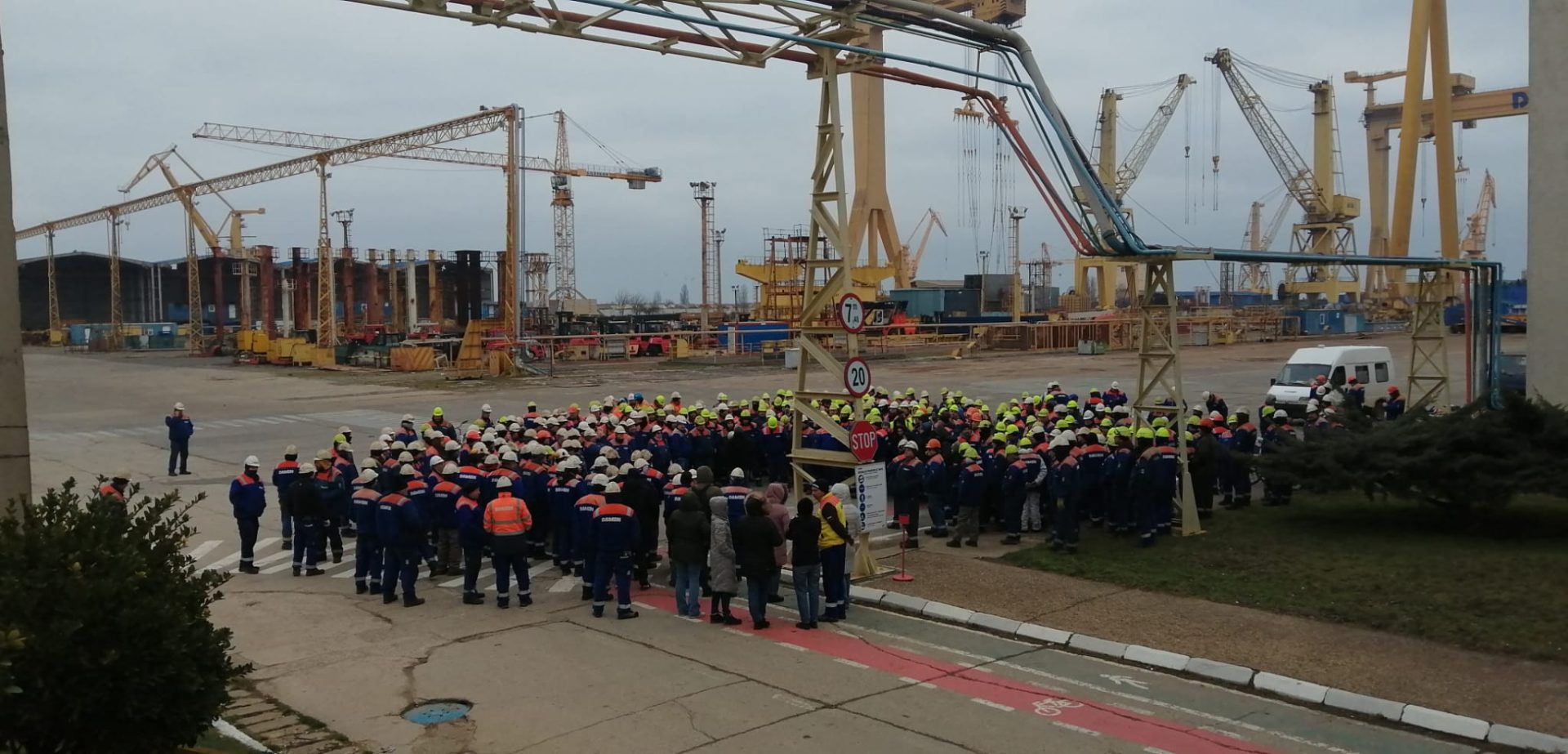 Aproape 4.700 de angajați de la Liberty Galați, Damen Shipyards Mangalia și Romaero București vor primi salariile restante Aproape 4.700 de salariați de la Liberty Galați, Damen Shipyards Mangalia și Romaero București vor beneficia de o veste bună în prag de Paște