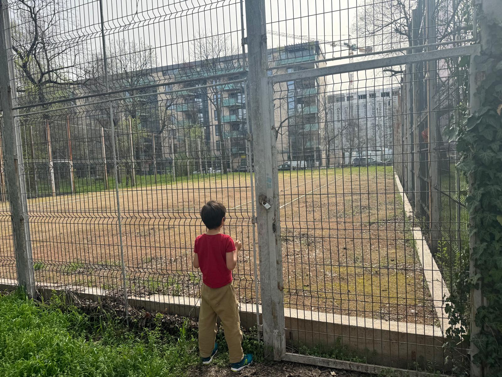 Aproape o mie de persoane cer salvarea Bazei Sportive Cireșarii din București Aproape o mie de locuitori din zonele Domenii, Grivița și Chibrit au semnat o petiție online prin care solicită intervenții urgente pentru salvarea Bazei Sportive Cireșarii
