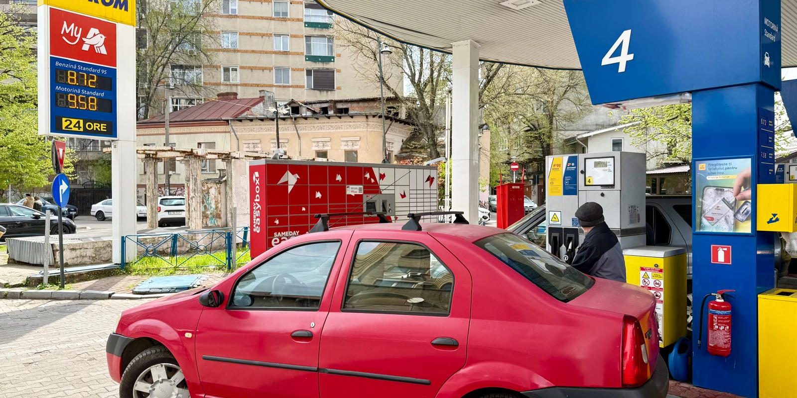 Benzina și motorina, MAI IEFTINE la Petrom: Cât costă un litru în România?