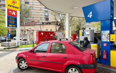 Benzina și motorina, MAI IEFTINE la Petrom: Cât costă un litru în România?