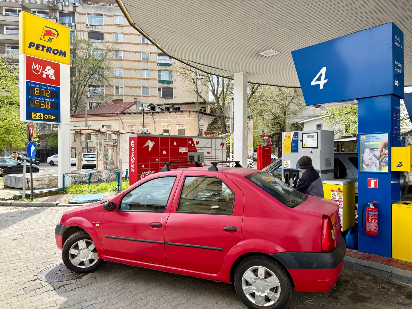 Benzina și motorina, MAI IEFTINE la Petrom: Cât costă un litru în România?