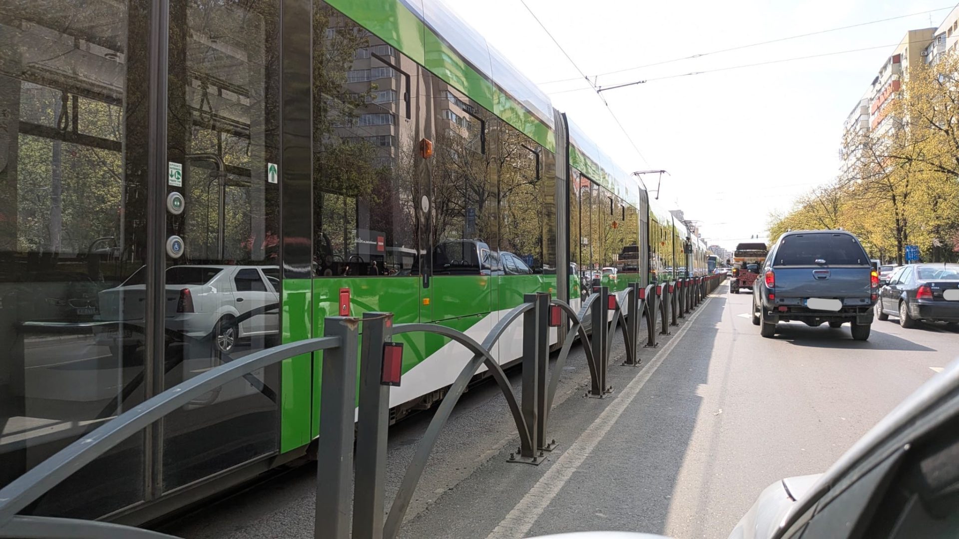 Linia 21, blocată pe Șoseaua Colentina: Un călător STB are nevoie de ajutor