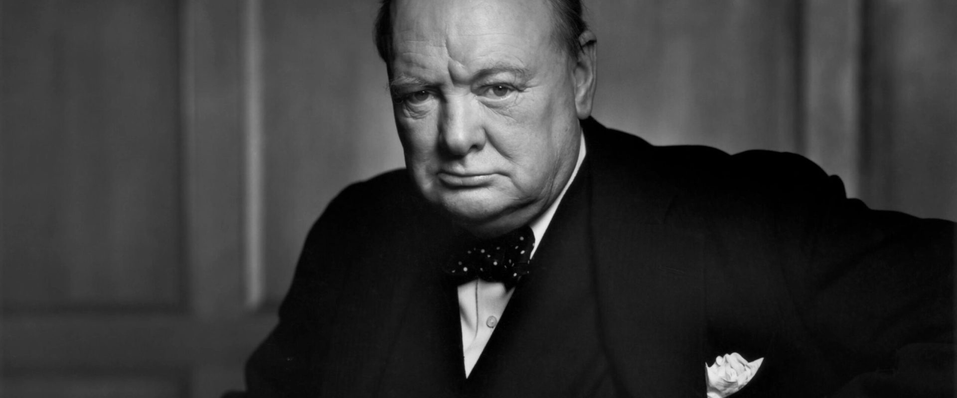 Winston Churchill: De la aristocrat la lider de război și controversa „Acordului de Procentaj” Winston CHURCHILL, o figură emblematică a secolului XX, a lăsat o amprentă profundă în istorie, nu doar ca prim-ministru al Marii Britanii în timpul celui de-al Doilea Război Mondial, ci și ca scriitor și orator