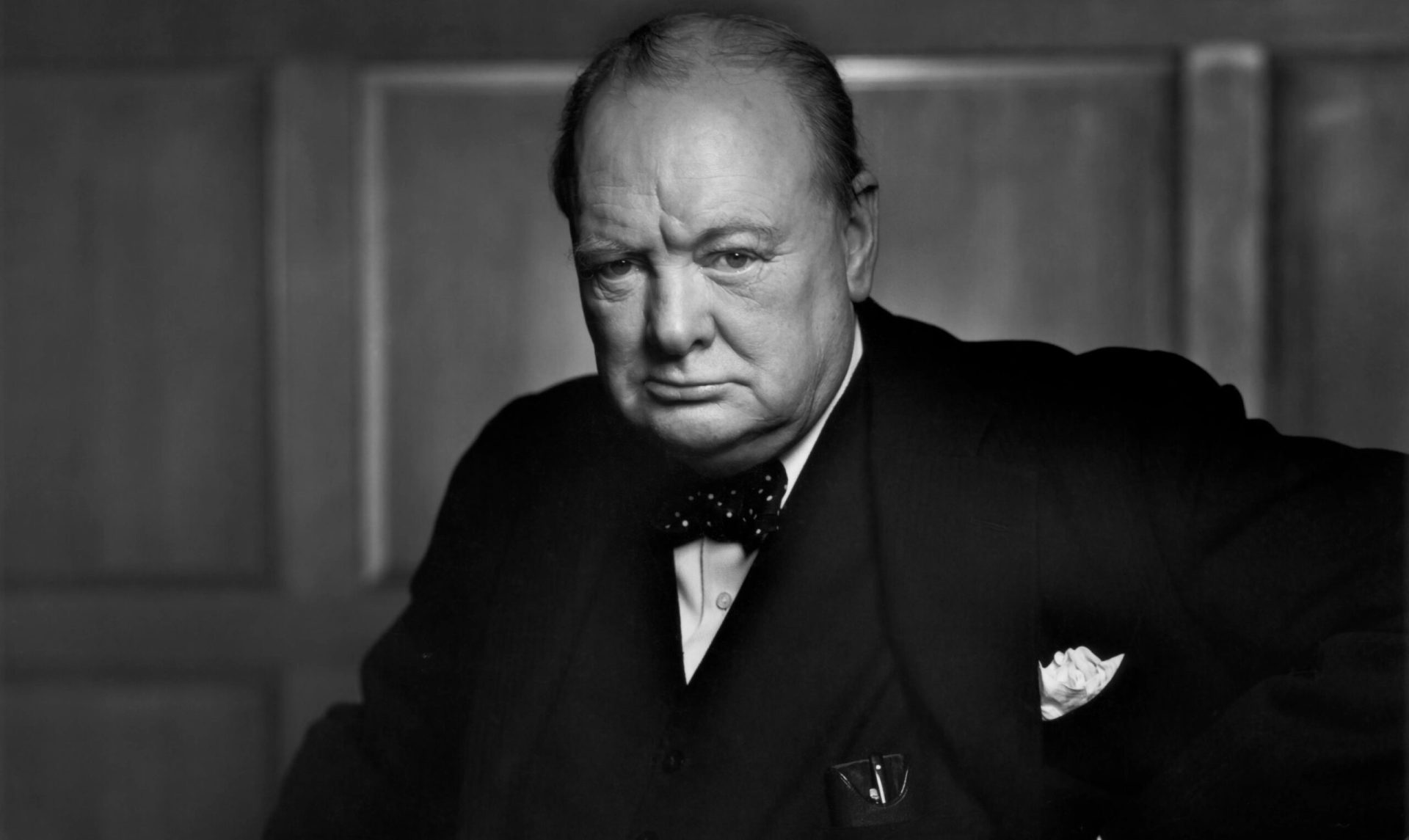 Winston Churchill: De la aristocrat la lider de război și controversa „Acordului de Procentaj” Winston CHURCHILL, o figură emblematică a secolului XX, a lăsat o amprentă profundă în istorie, nu doar ca prim-ministru al Marii Britanii în timpul celui de-al Doilea Război Mondial, ci și ca scriitor și orator