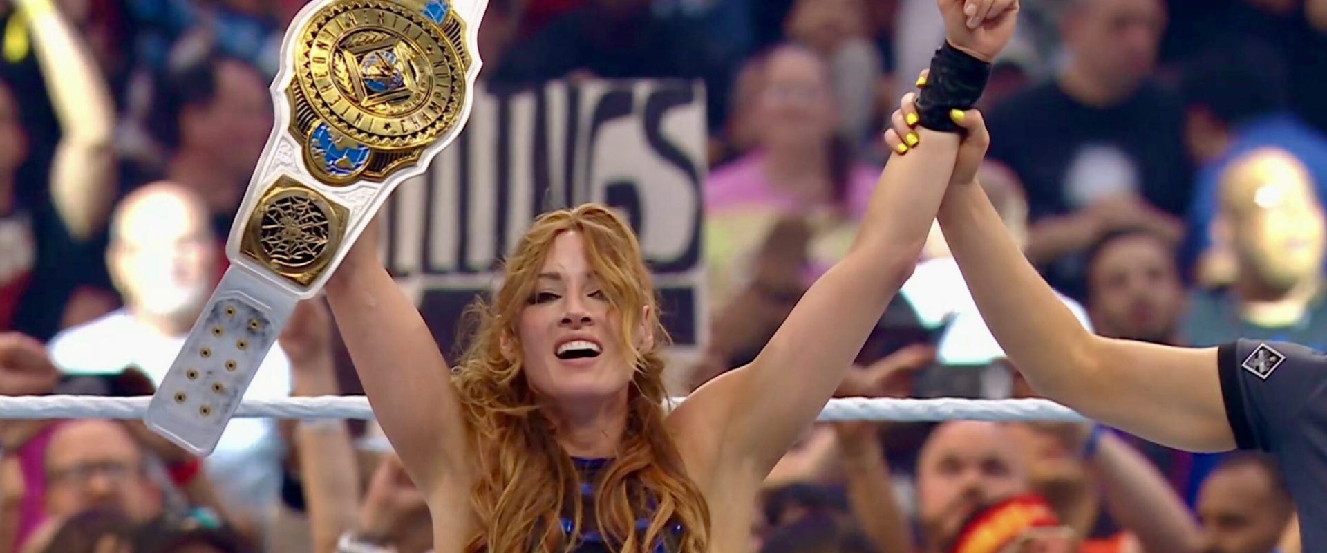 Lynch, victorie epică la WrestleMania: AJ Lee, învinsă pentru titlul feminin