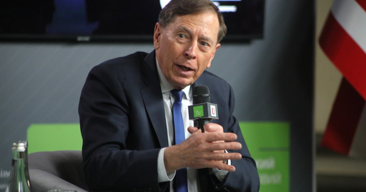 Fost șef CIA: Acord posibil pentru Ormuz, dar Teheranul NU trebuie să controleze navele