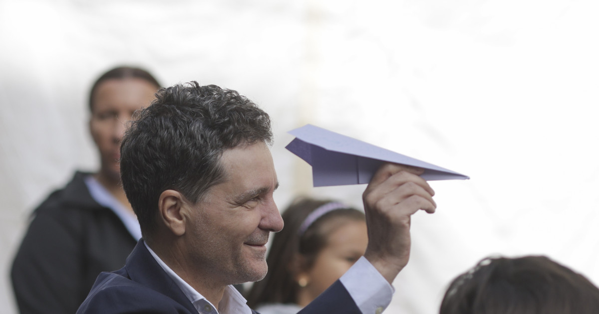 Copiii lui Nicușor Dan, departe de TV: Când se mută edilul în casă nouă