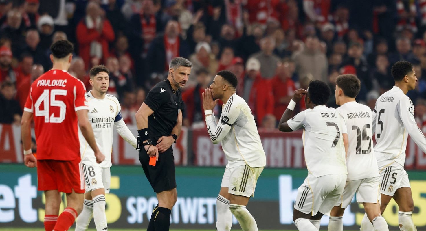 Arbitru INFAM! Reacții furioase după meciul cu scandal