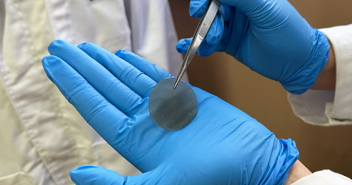 O echipă de cercetători din AUSTRALIA a dezvoltat un pansament „inteligent” capabil să monitorizeze și să trateze leziunile în timp real, o inovație care ar putea schimba fundamental modul în care sunt tratate rănile cronice