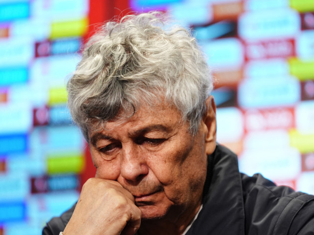 Pază personală pentru Mircea Lucescu la spital după infarct București – Mircea Lucescu, fostul selecționer al României, rămâne internat în secția de USTACC (Unitatea de Supraveghere și Tratament Avansat a Pacienților Cardiaci Critici) a Spitalului Universitar